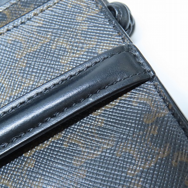 実際に弊社で買取させて頂いたCELINE/セリーヌ モバイルポーチ フォンショルダー トリオンフ ブラック 10G332CQD.38SIの画像 6枚目