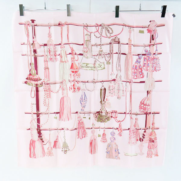 実際に弊社で買取させて頂いたHERMES/エルメス カレ90 Passementerie 紐飾り シルク大判スカーフの画像 1枚目