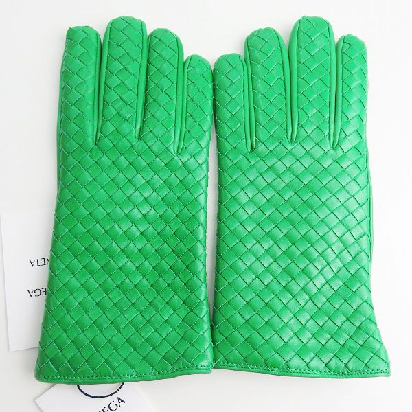 実際に弊社で買取させて頂いた【未使用】BOTTEGA VENETA/ボッテガヴェネタ イントレチャートレザーグローブ グリーン 687260 VZQ01/9＋の画像 2枚目