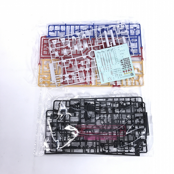 実際に弊社で買取させて頂いた【未組立】BANDAI/バンダイスピリッツ RG 1/144 RX-78-2 ガンダム Ver.2.0 プラモデル/ガンプラ ディスプレイスタンド付きの画像 2枚目