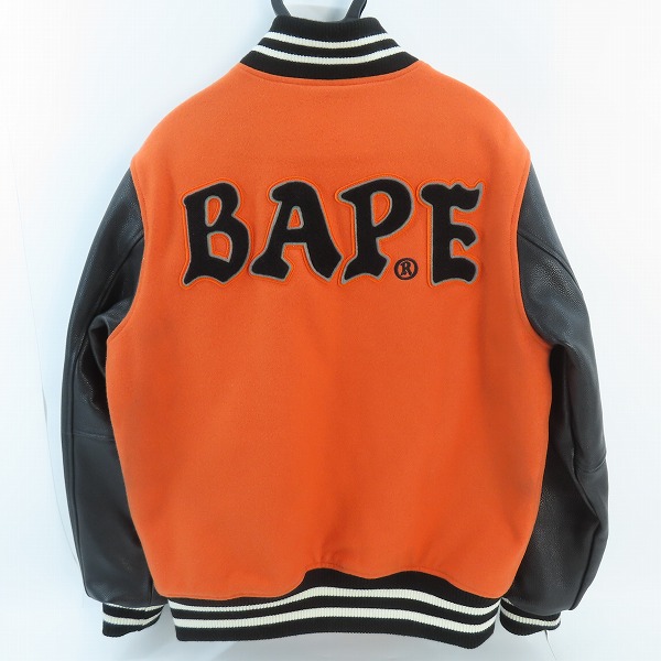 実際に弊社で買取させて頂いたA BATHING APE/アベイシングエイプ  RELAXED FIT VARSITY JACKET/カウレザー切替 スタジャン 001HJI801001/Mの画像 1枚目