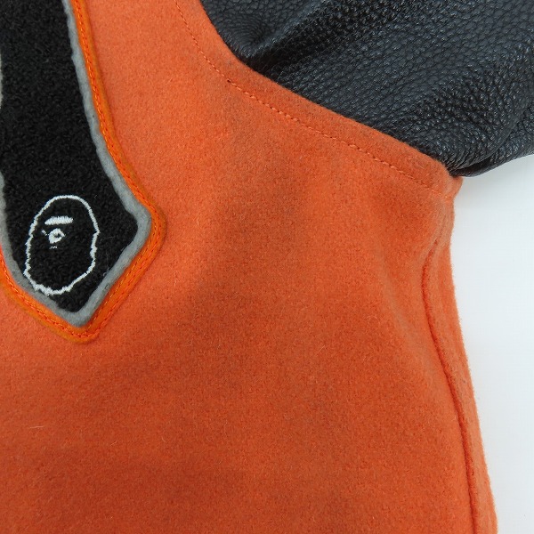 実際に弊社で買取させて頂いたA BATHING APE/アベイシングエイプ  RELAXED FIT VARSITY JACKET/カウレザー切替 スタジャン 001HJI801001/Mの画像 5枚目