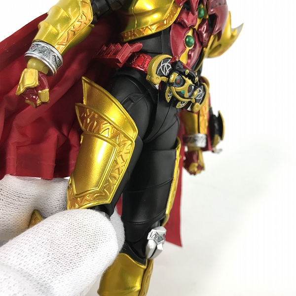 実際に弊社で買取させて頂いたBANDAI SPIRITS/バンダイスピリッツ S.H.Figuarts 真骨彫製法 仮面ライダーキバ エンペラーフォーム フィギュアの画像 3枚目