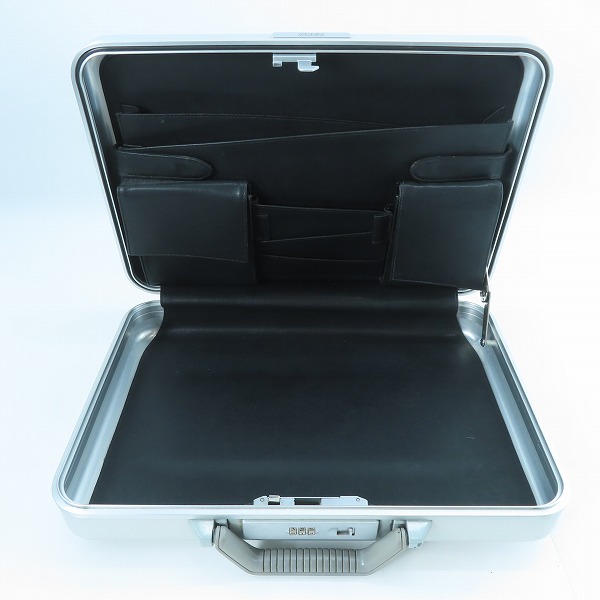 実際に弊社で買取させて頂いたZERO HALLIBURTON/ゼロハリバートン ダイヤルロック式 アタッシュケース シルバーの画像 4枚目