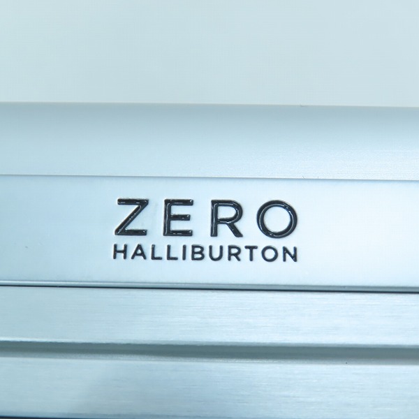 実際に弊社で買取させて頂いた【未使用】ZERO HALLIBURTON/ゼロハリバートン スリムライン アタッシュケース シルバー 9438805の画像 3枚目