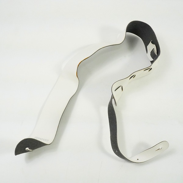 実際に弊社で買取させて頂いたFERNANDES/フェルナンデス レザー調 ストラップ ギターストラップ ベースストラップ ホワイト系の画像 1枚目