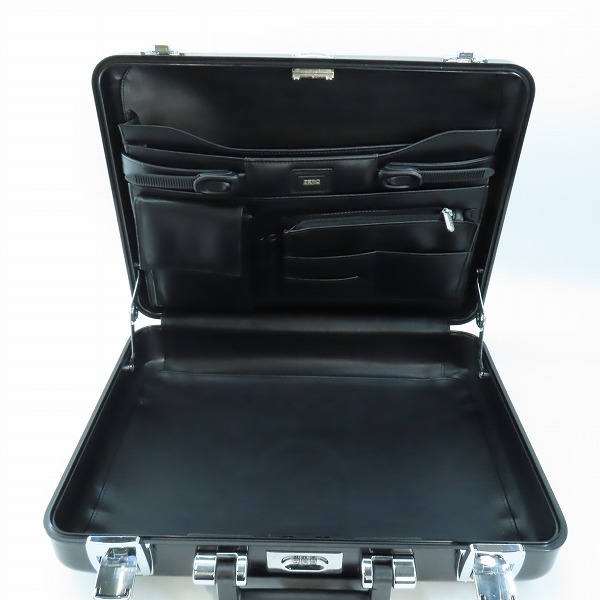 実際に弊社で買取させて頂いたZERO HALLIBURTON/ゼロハリバートン ダイヤルロック式 ポリカーボネイト アタッシュケース レザー ブラックの画像 3枚目