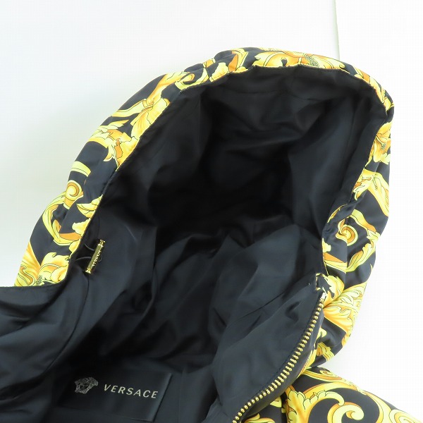 実際に弊社で買取させて頂いた【JPタグ】VERSACE/ヴェルサーチ バロック柄/総柄 ダウンジャケット A81908/46の画像 6枚目