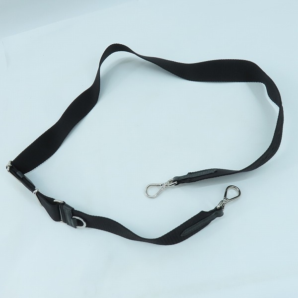 実際に弊社で買取させて頂いたPRADA/プラダ Re Nylon/リナイロン トライアングル ロゴプレート ミニ ポーチの画像 8枚目