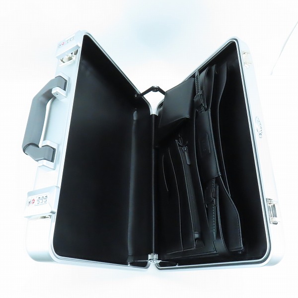 実際に弊社で買取させて頂いた【未使用】ZERO HALLIBURTON/ゼロハリバートン Pシリーズ アタッシュケース シルバー 9433805の画像 4枚目