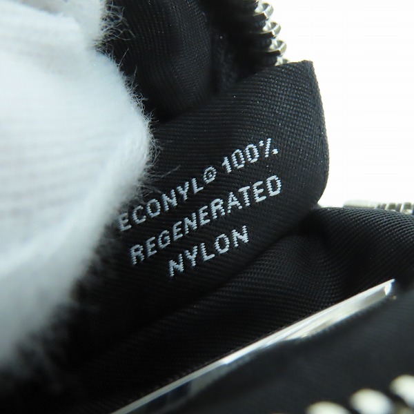 実際に弊社で買取させて頂いたPRADA/プラダ Re Nylon/リナイロン トライアングル ロゴプレート ミニ ポーチの画像 6枚目