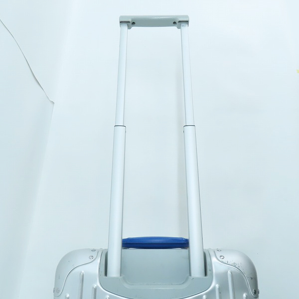 実際に弊社で買取させて頂いたRIMOWA/リモワ キャビンツイスト キャリーバッグ/スーツケース シルバー 925.90.04/35Lの画像 4枚目