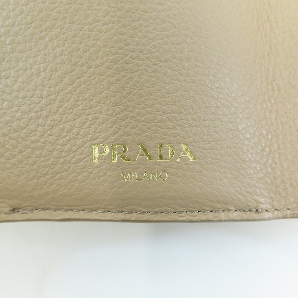実際に弊社で買取させて頂いたPRADA/プラダ サフィアーノトライアングル レザー3つ折り財布 1MH021 の画像 6枚目