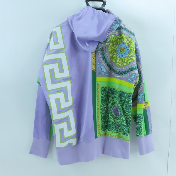 実際に弊社で買取させて頂いた【JPタグ】VERSACE/ヴェルサーチ 総柄 ジップアップ パーカー A88680/40の画像 1枚目