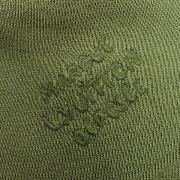 実際に弊社で買取させて頂いた【JPタグ】LOUIS VUITTON/ルイヴィトン 24SS コットン シグネチャー スタッズ クルーネックスウェット RM241 FWC HQY88W/Sの画像 4枚目