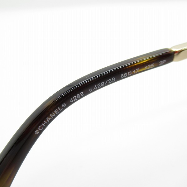 実際に弊社で買取させて頂いたCHANEL/シャネル 24SS サングラス バタフライ シェイプ ケース付き 4283 c.429/S9の画像 4枚目