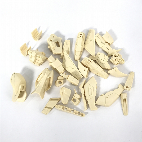 実際に弊社で買取させて頂いた【手付/ジャンク扱い】BANDAI/バンダイ 1/100 機動戦士ガンダム 逆襲のシャア Hi-νガンダム ガレージキットの画像 6枚目