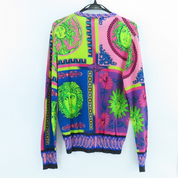 実際に弊社で買取させて頂いた【JPタグ】VERSACE/ヴェルサーチ メデューサ 総柄 ニット カットソー A68858/46の画像 1枚目