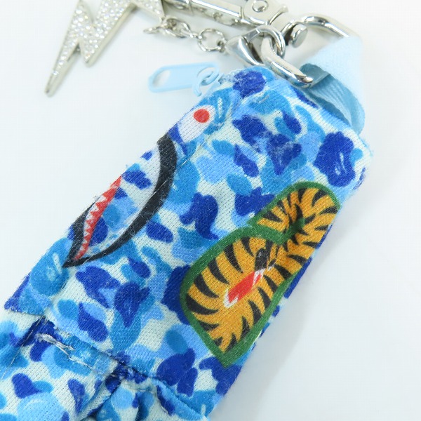 実際に弊社で買取させて頂いたA BATHING APE/アベイシングエイプ Shark FULL ZIP Hoodie Keychain キーホルダーの画像 2枚目