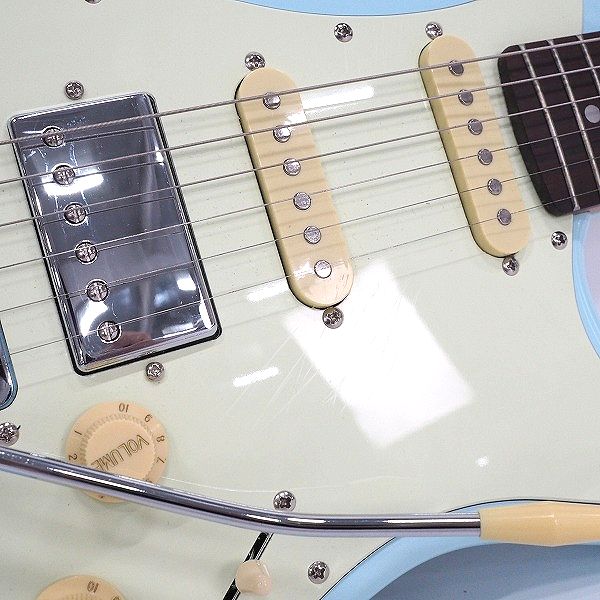 実際に弊社で買取させて頂いた★Bacchus/バッカス UNIVERSE SERIES ストラトキャスターType SSH エレキギター ソフトケース付の画像 5枚目