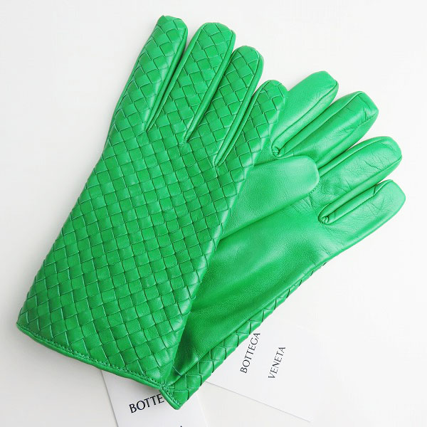 実際に弊社で買取させて頂いた【未使用】BOTTEGA VENETA/ボッテガヴェネタ イントレチャートレザーグローブ グリーン 687260 VZQ01/9＋