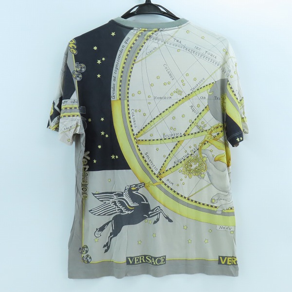 実際に弊社で買取させて頂いた【JPタグ】VERSACE/ヴェルサーチ シルク メデューサバッジ付き Tシャツ A75413/Sの画像 1枚目