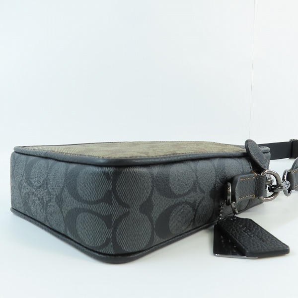 実際に弊社で買取させて頂いたCOACH/コーチ サリバン クロスボディ ブロックド シグネチャー キャンバス ショルダーバッグ CC090の画像 3枚目