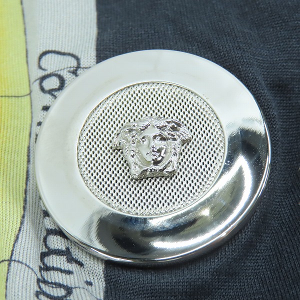 実際に弊社で買取させて頂いた【JPタグ】VERSACE/ヴェルサーチ シルク メデューサバッジ付き Tシャツ A75413/Sの画像 6枚目