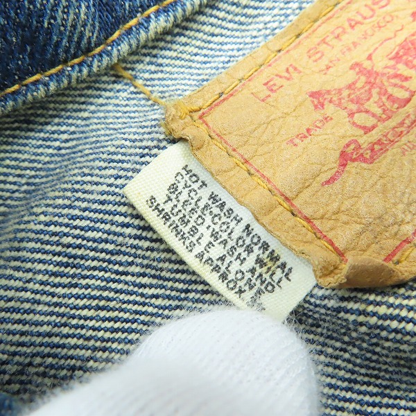 実際に弊社で買取させて頂いたLEVI'S/リーバイス ヴィンテージ 70505 ビッグE 不均等V 刻印526 デニムジャケットの画像 4枚目