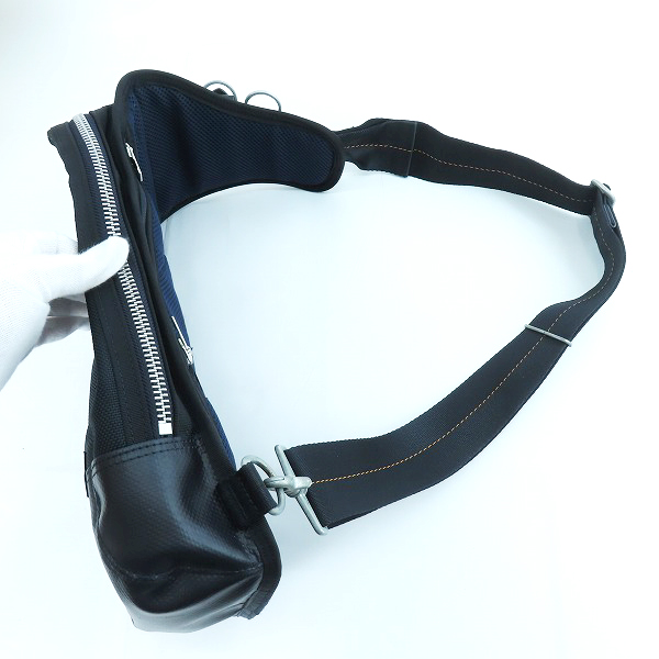 実際に弊社で買取させて頂いたPORTER/ポーター 85th ANNIVERSARY/85周年 HEAT/ヒート TYPE-C マグライト付 ショルダーバッグ/ボディバッグの画像 2枚目