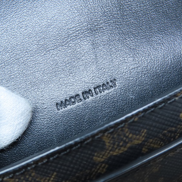 実際に弊社で買取させて頂いたCELINE/セリーヌ モバイルポーチ フォンショルダー トリオンフ ブラック 10G332CQD.38SIの画像 7枚目