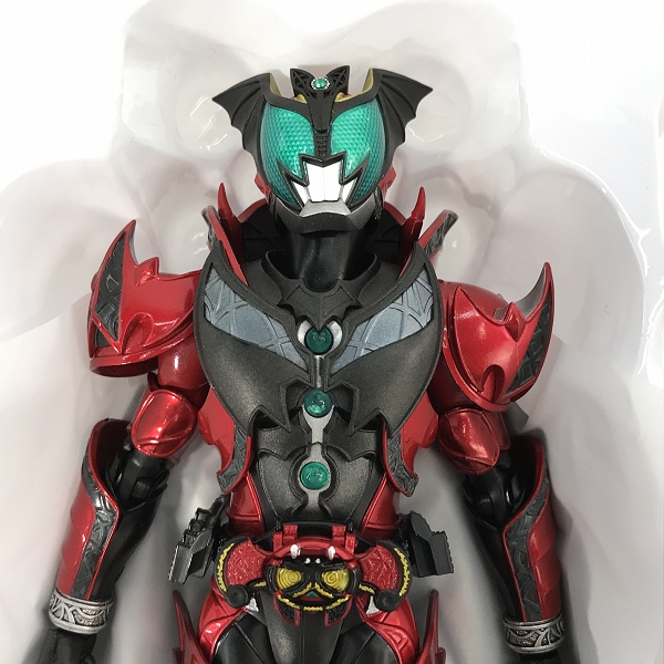 実際に弊社で買取させて頂いたBANDAI SPIRITS/バンダイスピリッツ S.H.Figuarts 真骨彫製法 仮面ライダーキバ ダークキバ フィギュアの画像 2枚目