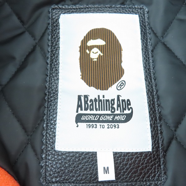 実際に弊社で買取させて頂いたA BATHING APE/アベイシングエイプ  RELAXED FIT VARSITY JACKET/カウレザー切替 スタジャン 001HJI801001/Mの画像 2枚目