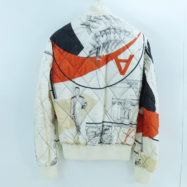実際に弊社で買取させて頂いた【JPタグ】VERSACE/ヴェルサーチ 総柄 キルティング ボンバージャケット/MA-1 A77521/44の画像 1枚目