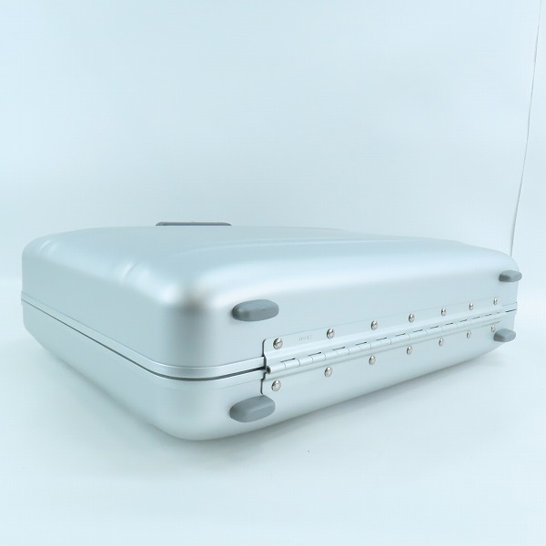 実際に弊社で買取させて頂いた【未使用】ZERO HALLIBURTON/ゼロハリバートン Pシリーズ アタッシュケース シルバー 9433805の画像 2枚目