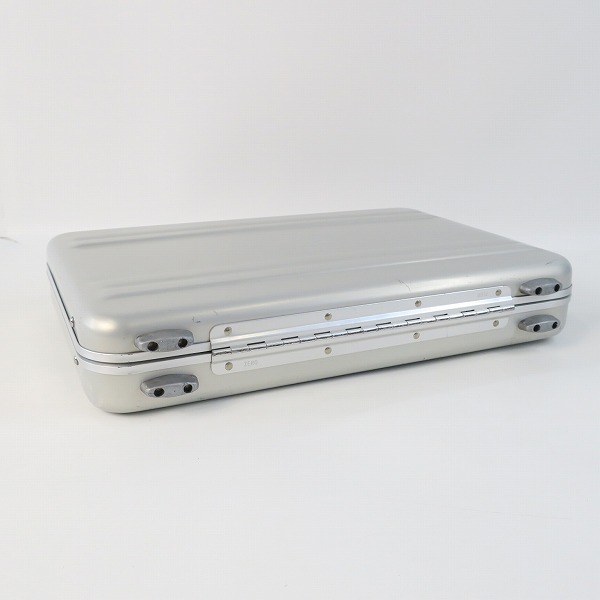 実際に弊社で買取させて頂いたZERO HALLIBURTON/ゼロハリバートン ダイヤルロック式 アタッシュケースの画像 2枚目