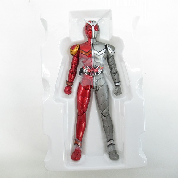実際に弊社で買取させて頂いたBANDAI/バンダイスピリッツ S.H.Figuarts 真骨彫製法 仮面ライダーW ヒートメタル フィギュアの画像 2枚目