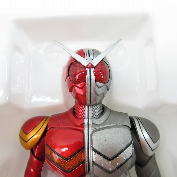 実際に弊社で買取させて頂いたBANDAI/バンダイスピリッツ S.H.Figuarts 真骨彫製法 仮面ライダーW ヒートメタル フィギュアの画像 3枚目