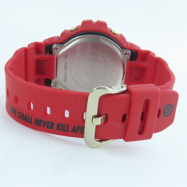 実際に弊社で買取させて頂いたG-SHOCK×A BATHING APE/Gショック×エイプ コラボ/2000本限定 三つ目/赤 DW-6900【動作未確認】の画像 2枚目