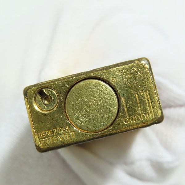 実際に弊社で買取させて頂いたdunhill/ダンヒル 槌目/2面加工 サイドローラー ドーム型 ガスライター ゴールドの画像 5枚目