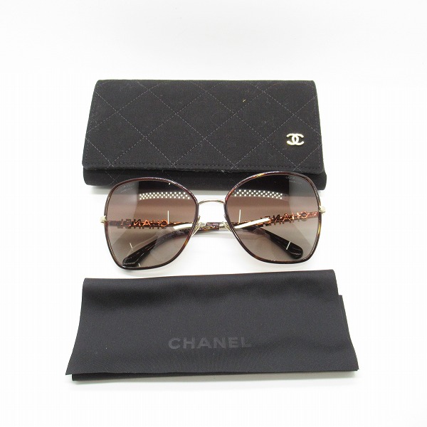 実際に弊社で買取させて頂いたCHANEL/シャネル 24SS サングラス バタフライ シェイプ ケース付き 4283 c.429/S9の画像 9枚目