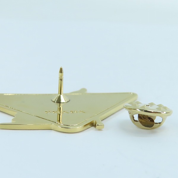 実際に弊社で買取させて頂いたPRADA/プラダ ロゴ/三角 ピンバッジの画像 4枚目