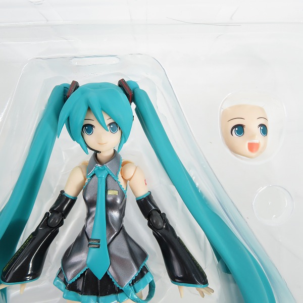 実際に弊社で買取させて頂いたMaxFactory/マックスファクトリー キャラクター・ボーカル・シリーズ figma 014 初音ミク /  figma 082 巡音ルカ  2点セットの画像 2枚目