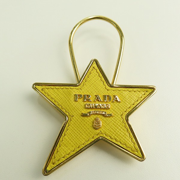 実際に弊社で買取させて頂いたPRADA/プラダ 星型 キーリング 1PP049 の画像 1枚目