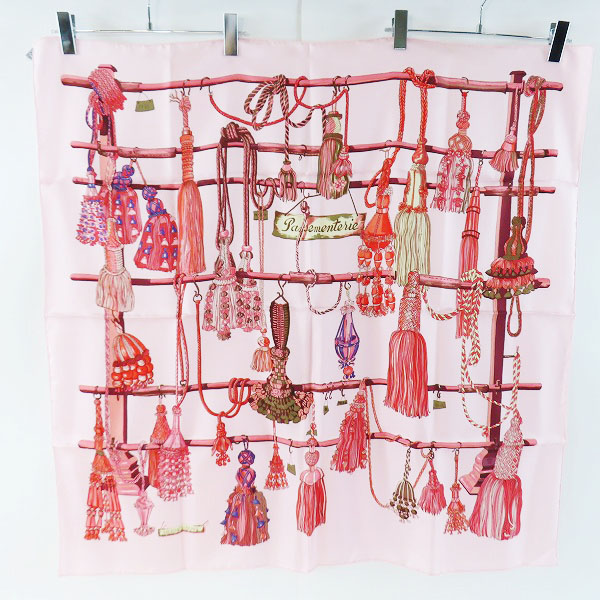 実際に弊社で買取させて頂いたHERMES/エルメス カレ90 Passementerie 紐飾り シルク大判スカーフ