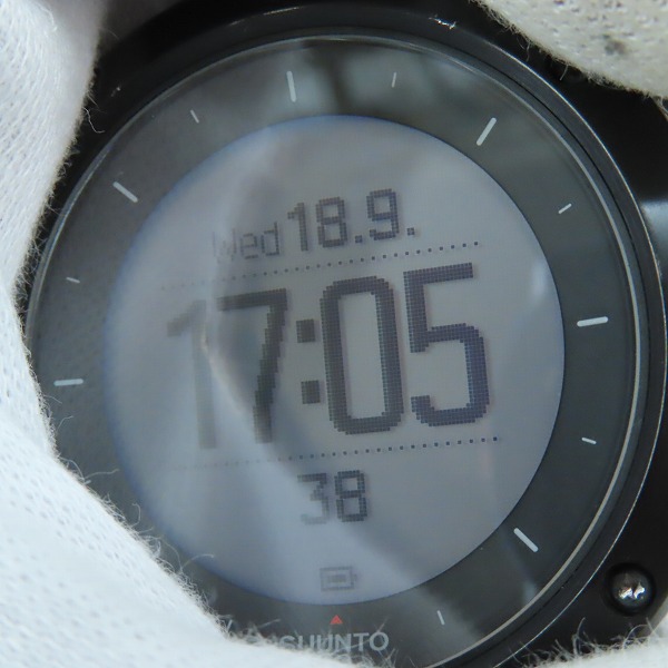 実際に弊社で買取させて頂いたSUUNTO/スント TRAVERSE SAPPHIRE/トラバース サファイア デジタル腕時計 SS022291000の画像 5枚目
