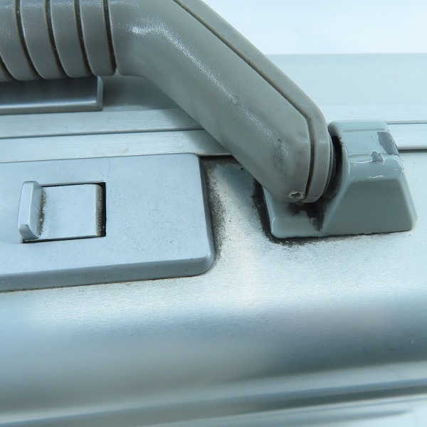 実際に弊社で買取させて頂いたZERO HALLIBURTON/ゼロハリバートン ダイヤルロック式 アタッシュケース シルバーの画像 6枚目