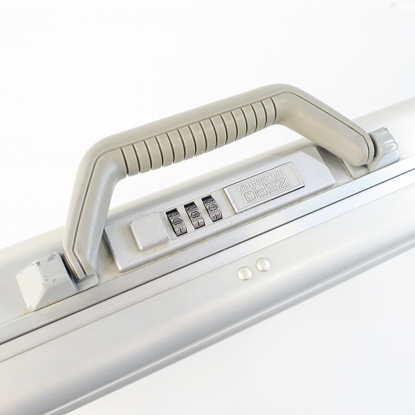 実際に弊社で買取させて頂いたZERO HALLIBURTON/ゼロハリバートン ダイヤルロック式 アタッシュケースの画像 3枚目