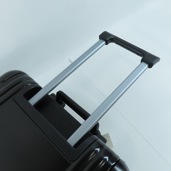 実際に弊社で買取させて頂いた【未使用】ZERO HALLIBURTON/ゼロハリバートン Classic Aluminum 3.0 キャリーケース/59L/No.944030001の画像 5枚目