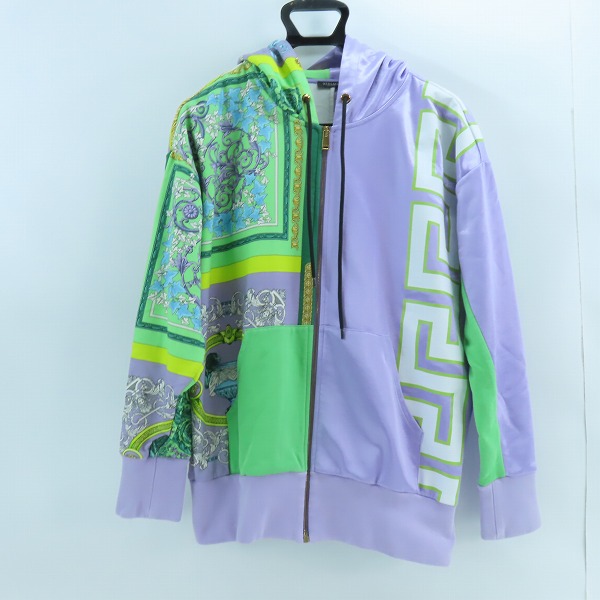 実際に弊社で買取させて頂いた【JPタグ】VERSACE/ヴェルサーチ 総柄 ジップアップ パーカー A88680/40